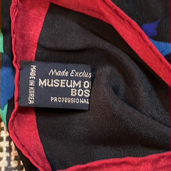 Museum of fine arts Boston women silk scarf excellent condition - Picture 3 of 6
